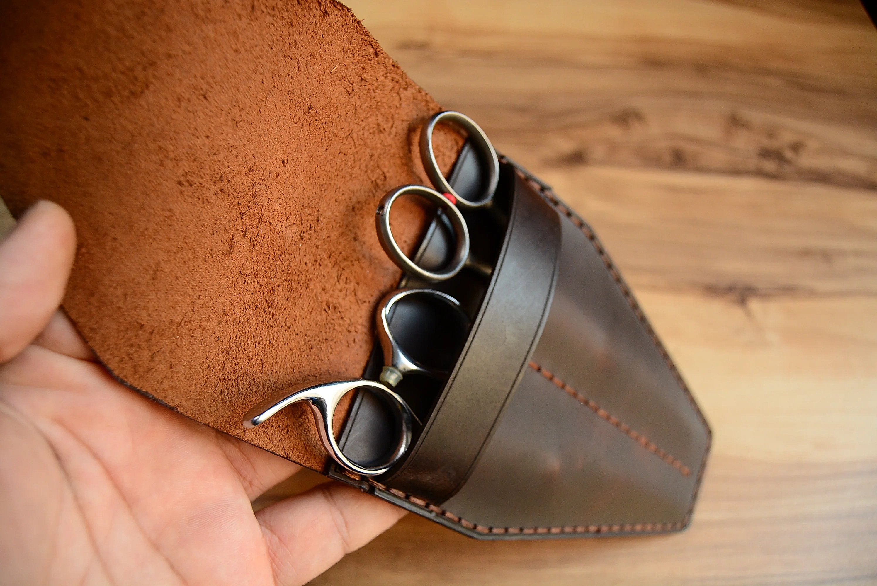 hakiki deri el yapimi deri berber makas cüzdanı – 2 makas ve tarak bölmeli kuaför makas kılıfı