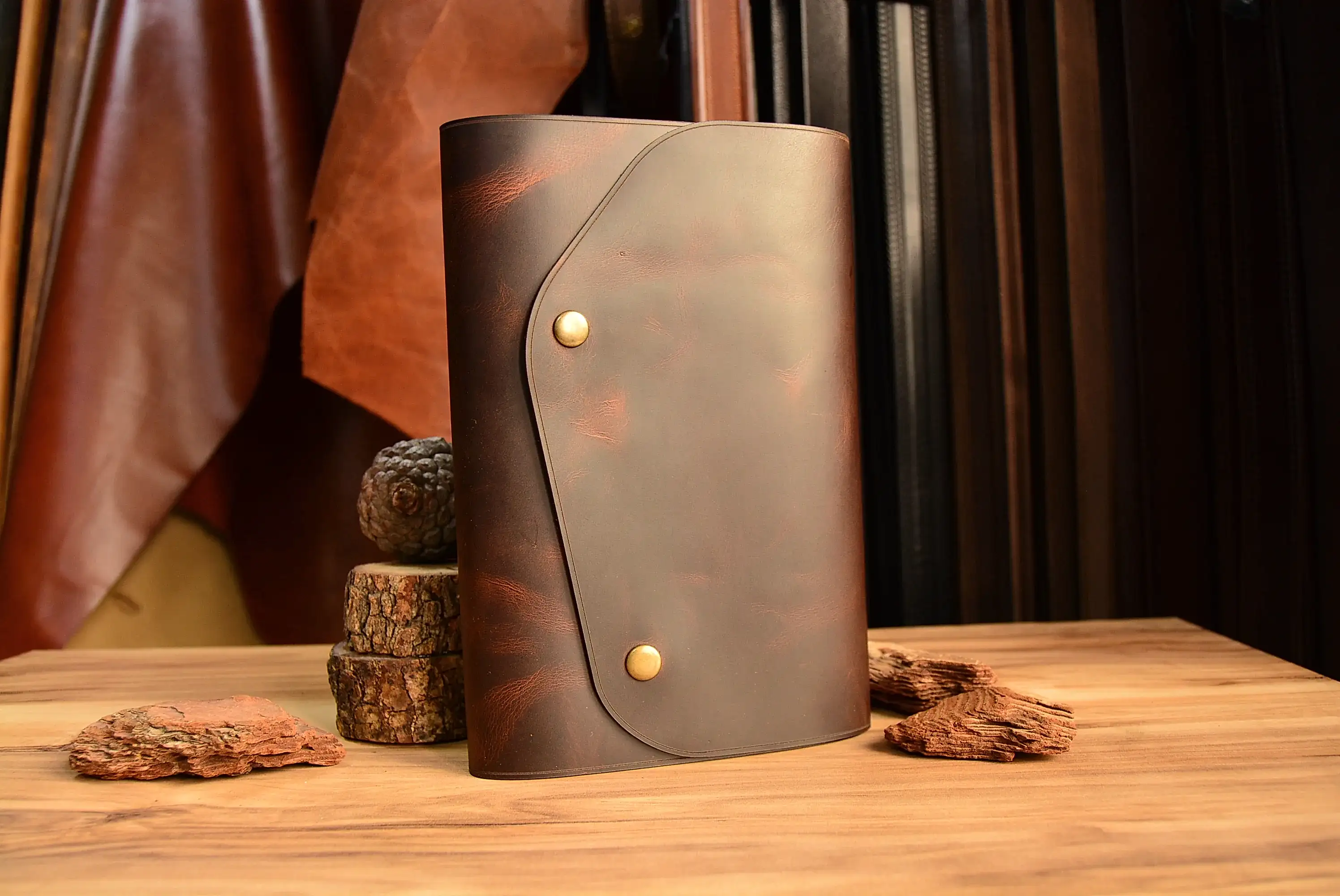 hakiki deri el yapimi hakiki deri ajanda kılıfı v-4 – çift çıtçıt kapaklı, 160 sayfa tarihsiz defter (16x22 cm)