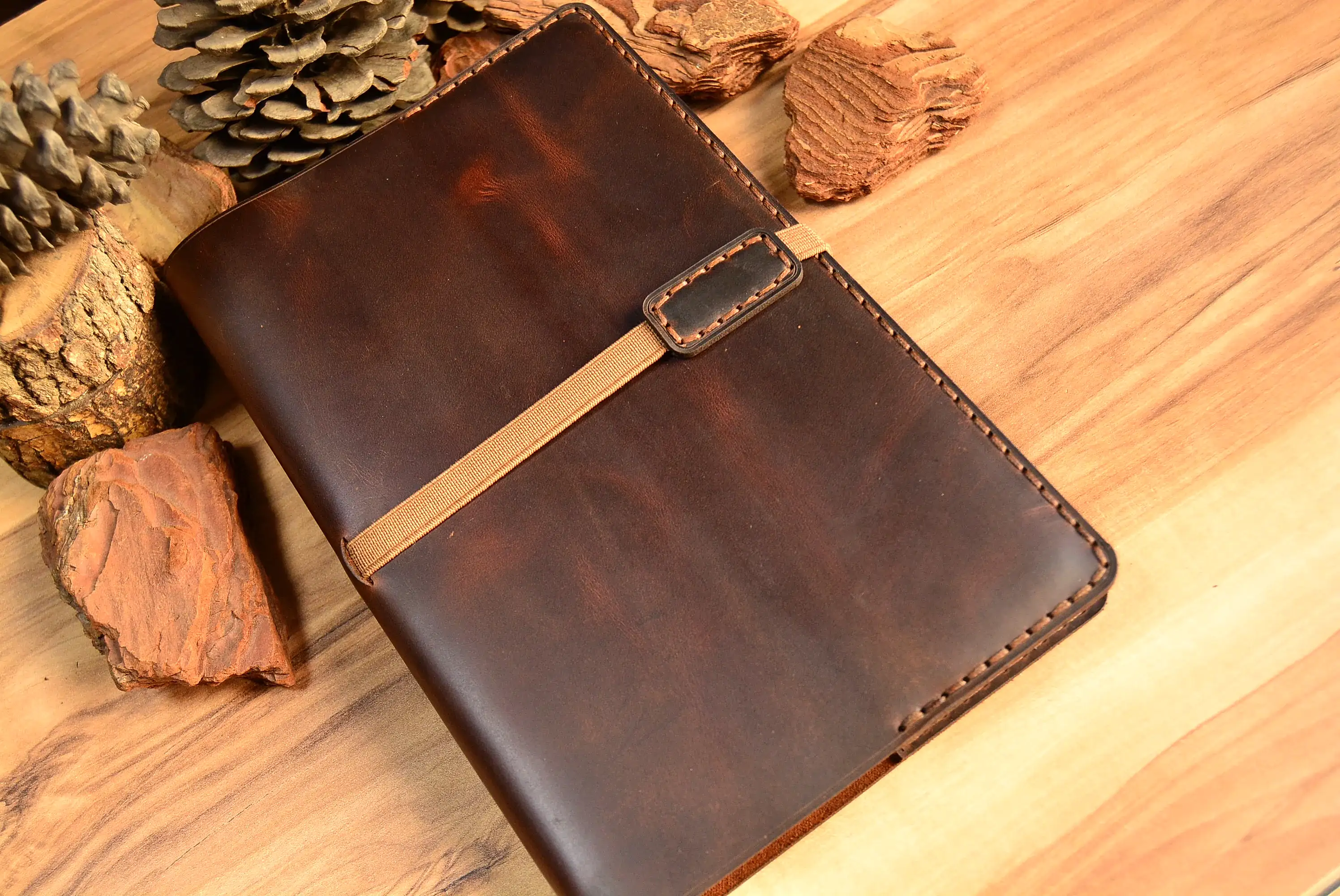 Hakiki Deri Ajanda Kılıfı V-6 El Dikişi Lastikli 16x22