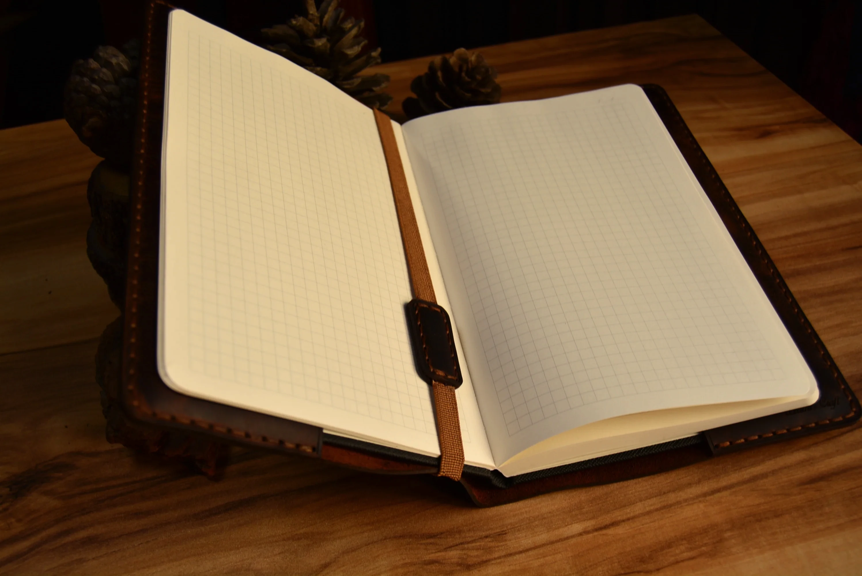 Hakiki Deri Ajanda Kılıfı V-6 El Dikişi Lastikli 16x22