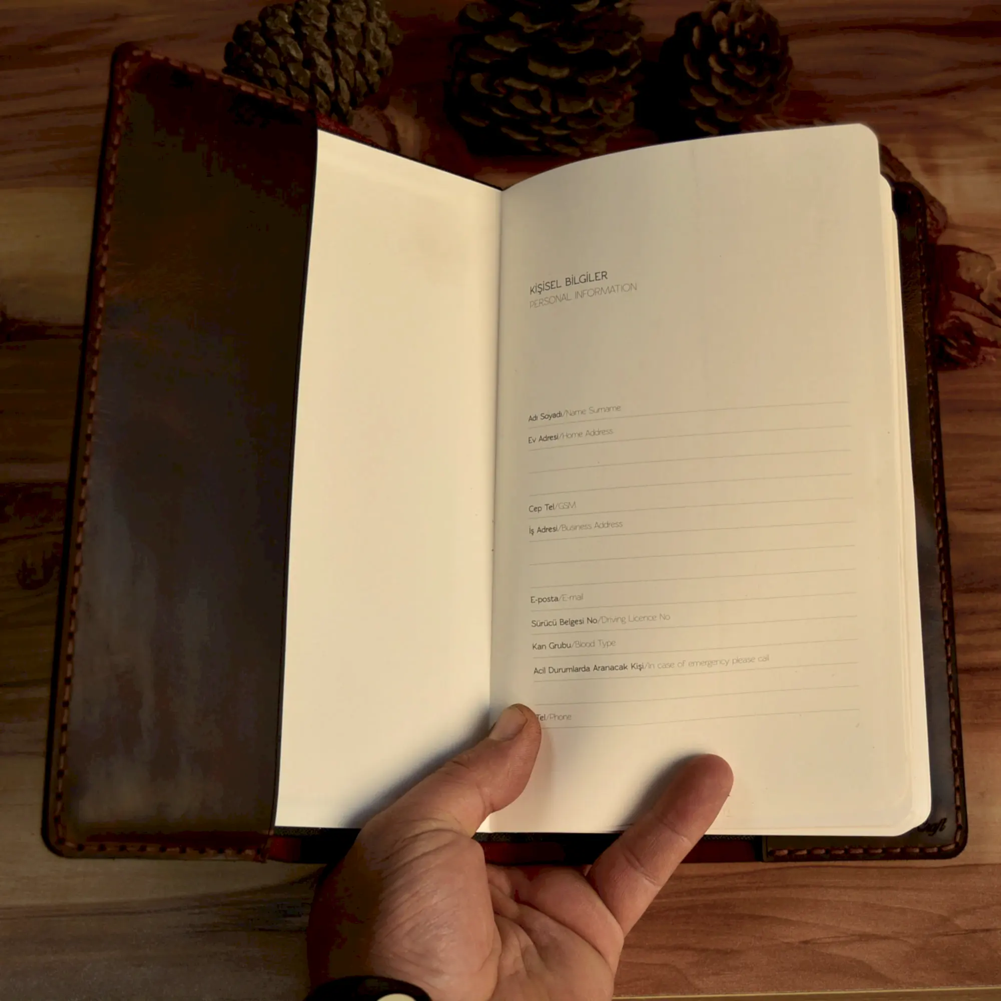 Hakiki Deri Ajanda Kılıfı V-6 El Dikişi Lastikli 16x22