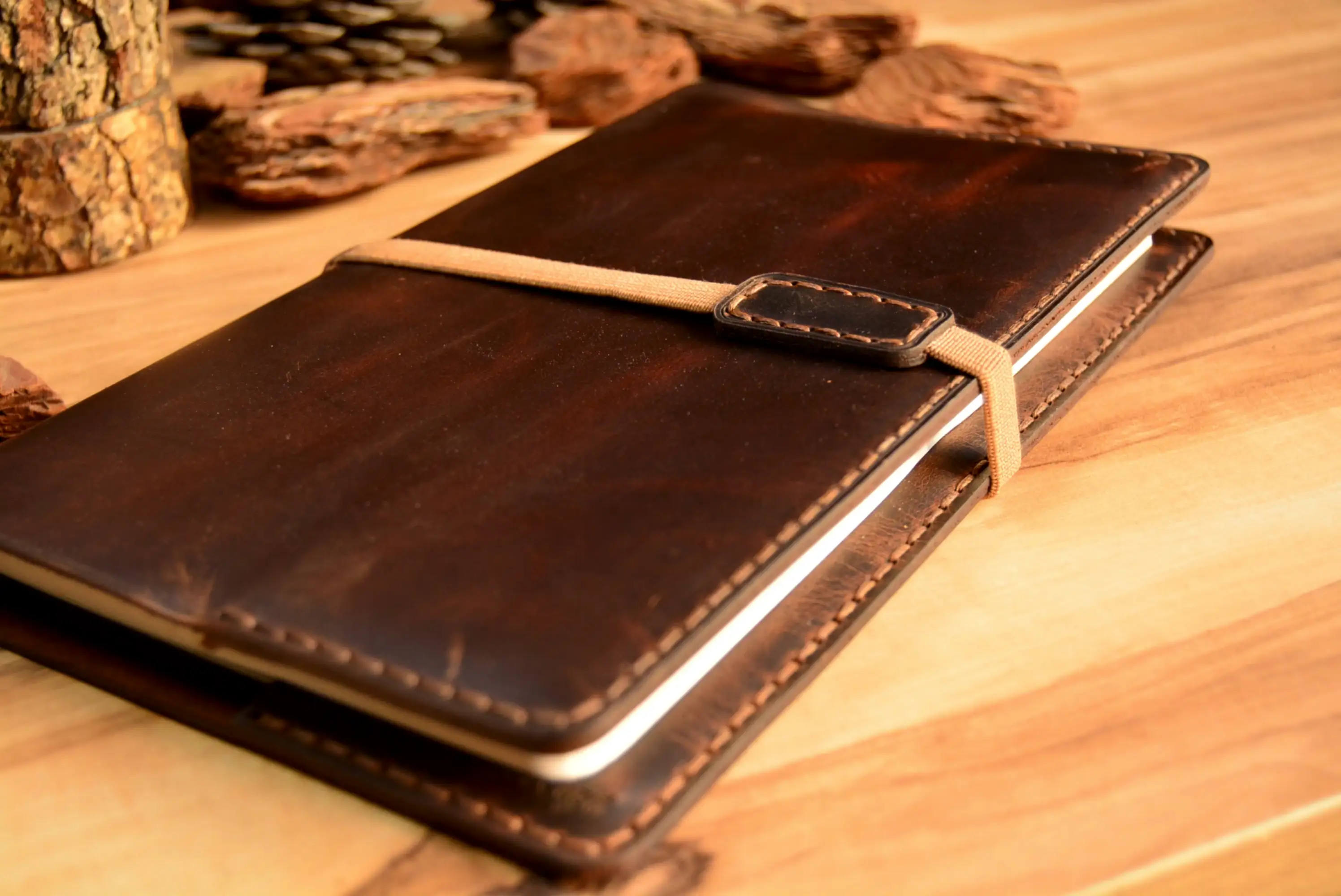 Hakiki Deri Ajanda Kılıfı V-6 El Dikişi Lastikli 16x22