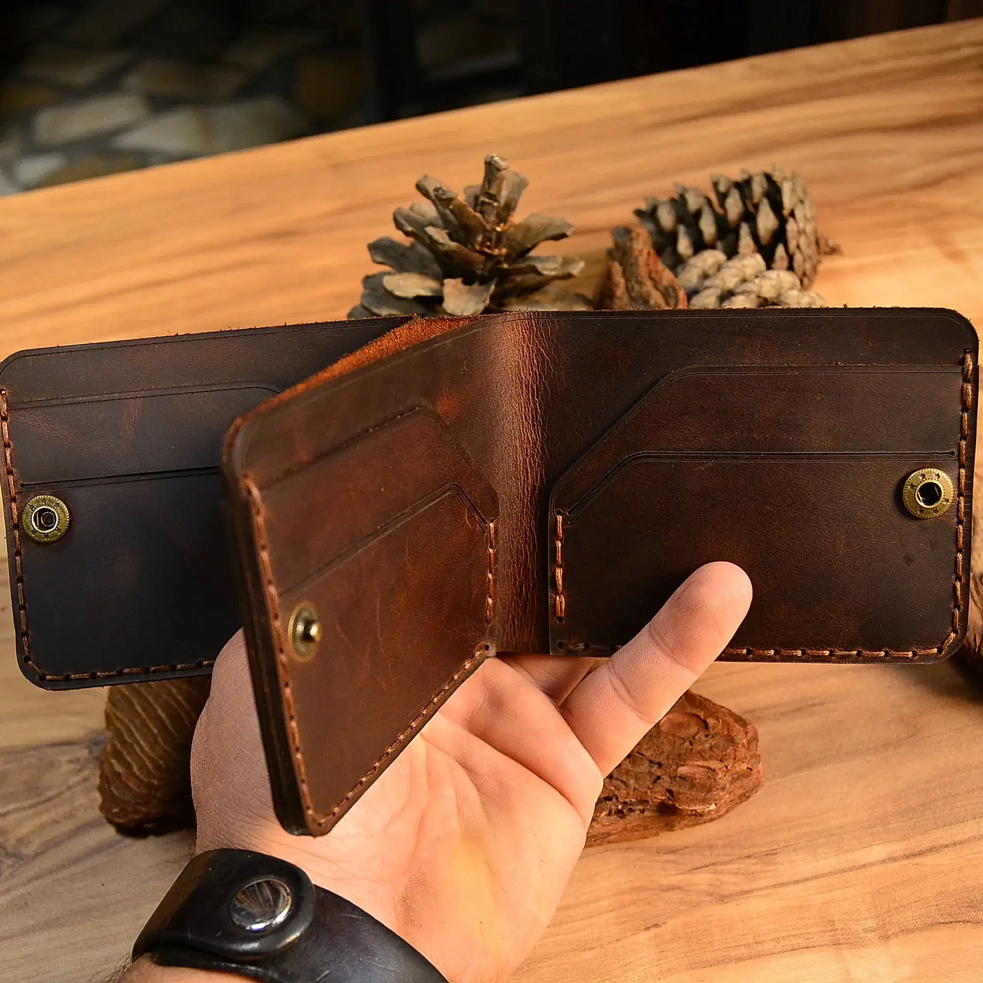 hakiki deri el yapimi cerberus bifold deri cüzdan