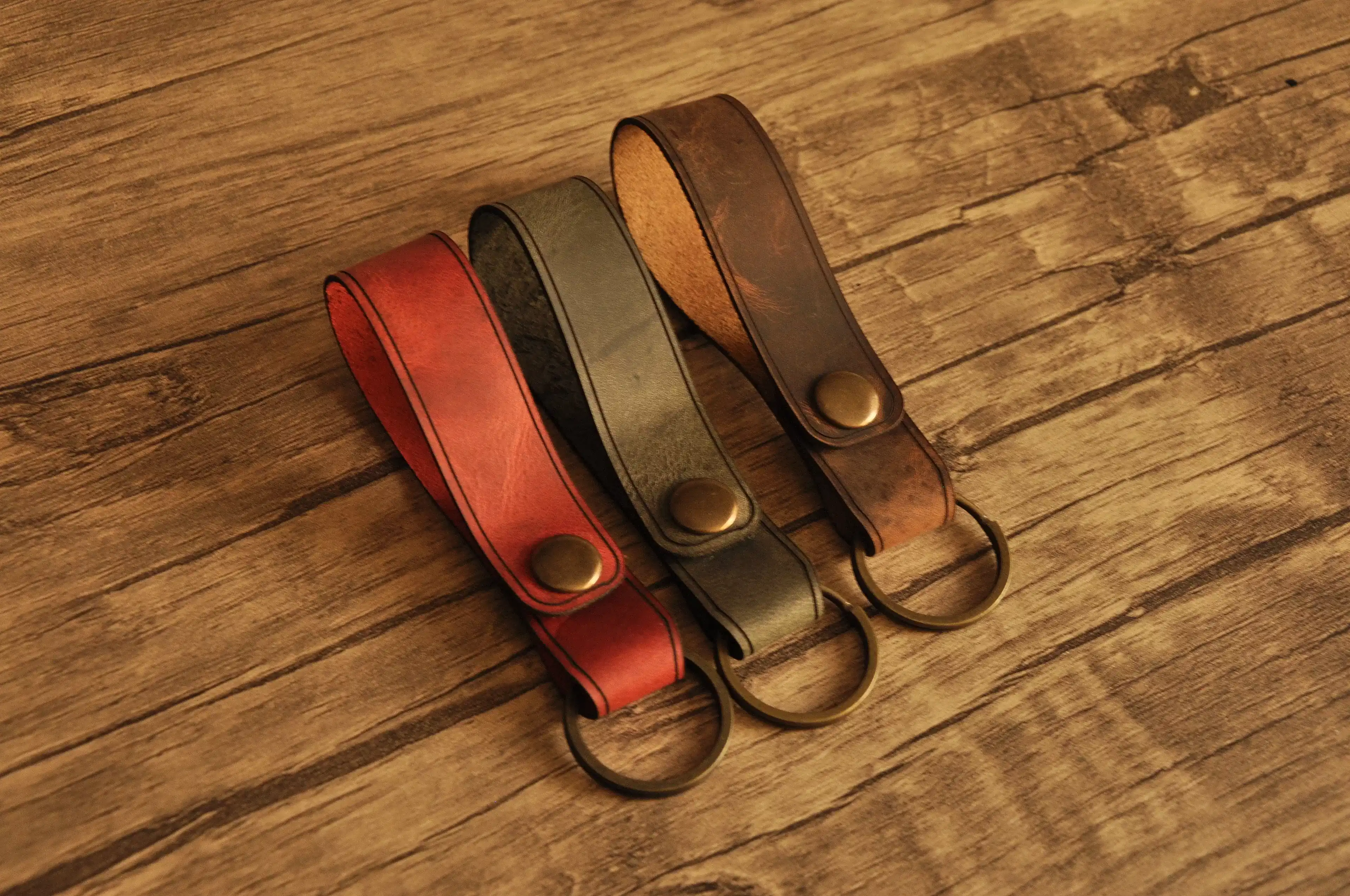 hakiki deri el yapimi deri anahtarlık – çıtçıtlı askılı, metal halkalı çok amaçlı anahtar taşıma aparatı