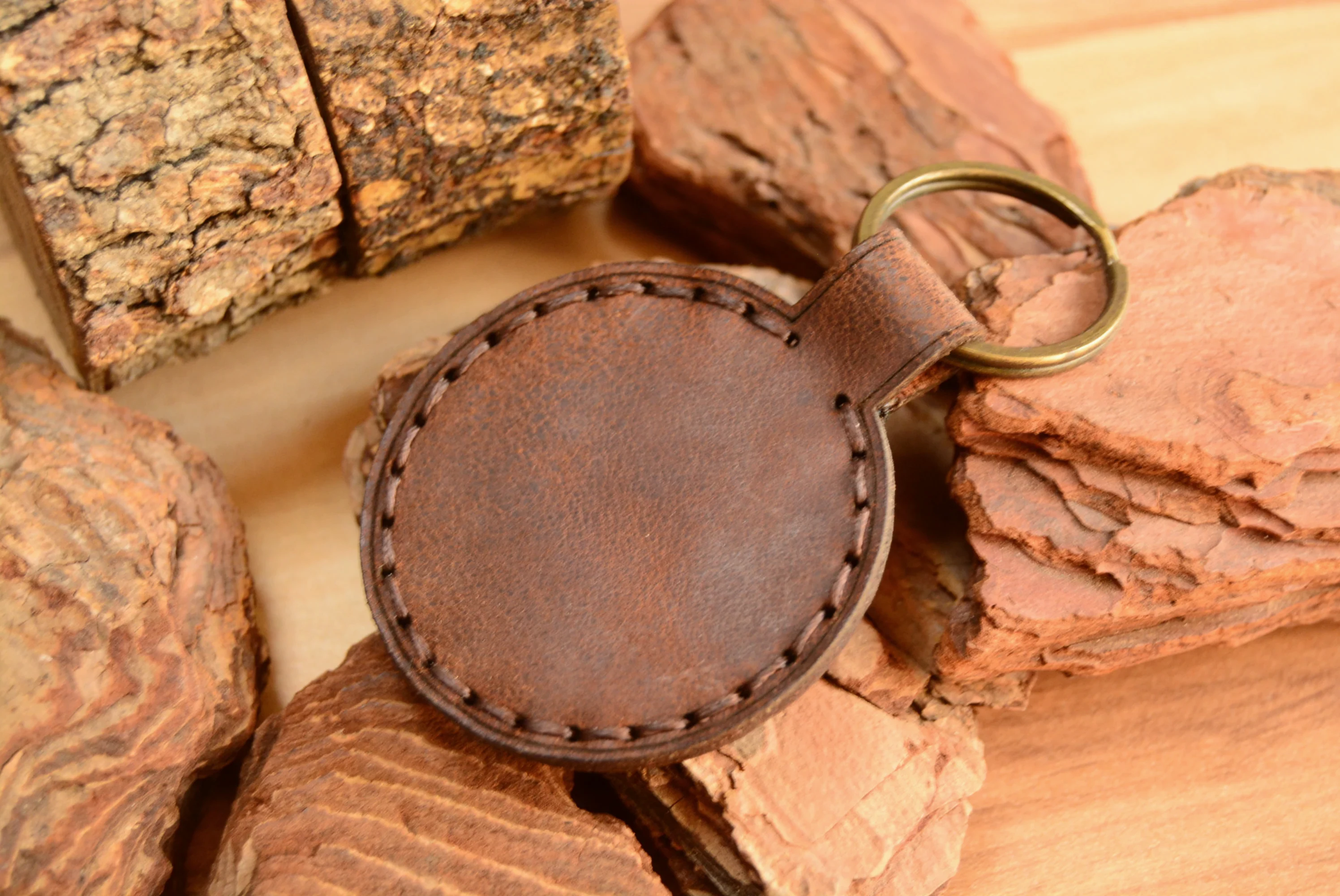 hakiki deri el yapimi deri anahtarlık – v-8 el dikişli