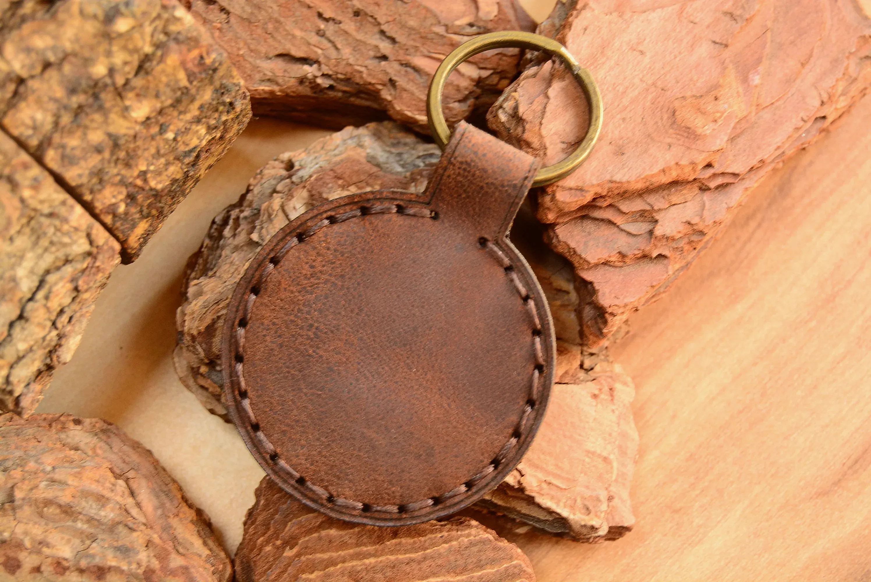 Deri Anahtarlık V-8 Hakiki Deri El Dikişi