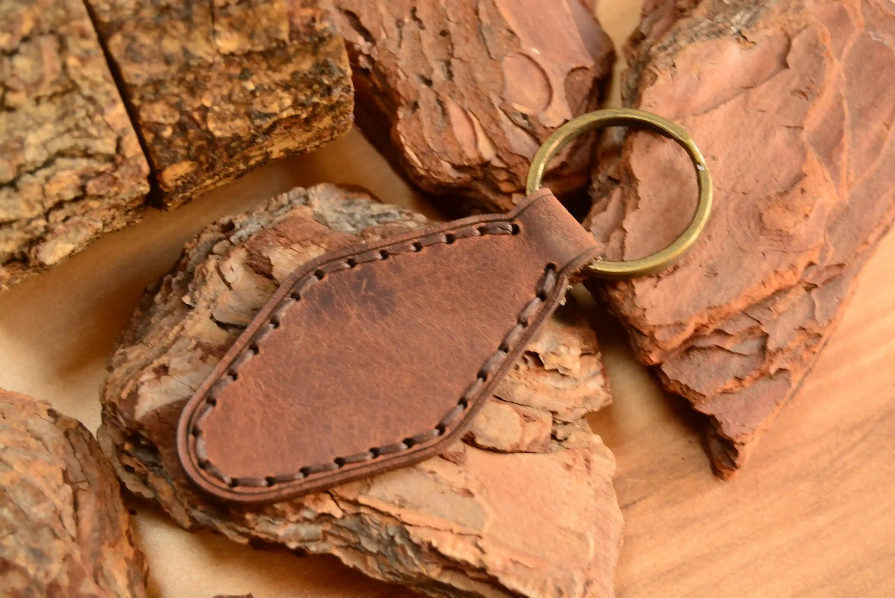 hakiki deri el yapimi deri anahtarlık – v-9 el dikişli