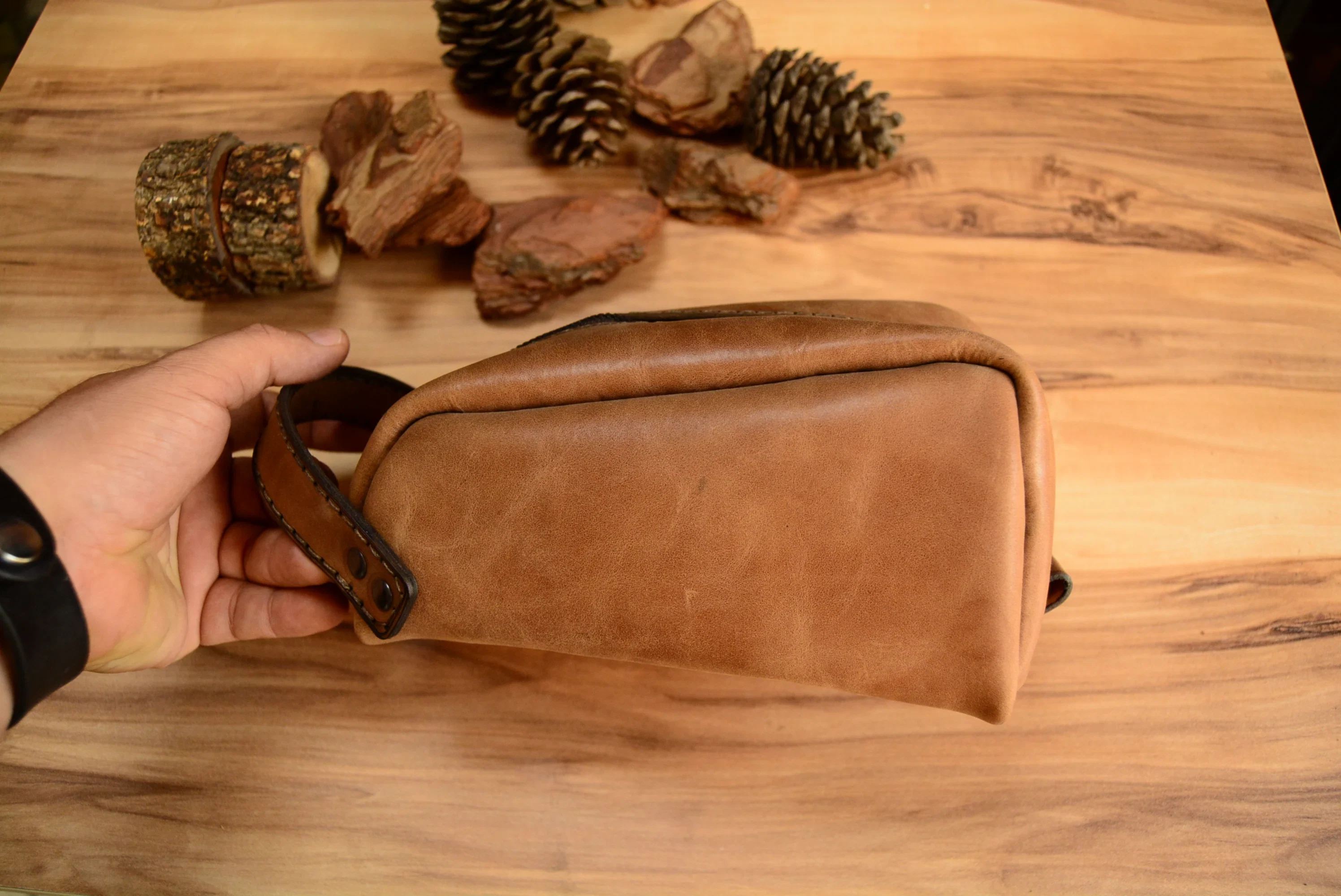 Dopp Kit V-4 Çanta Kompakt Tasarım Hakiki Deri El Yapımı