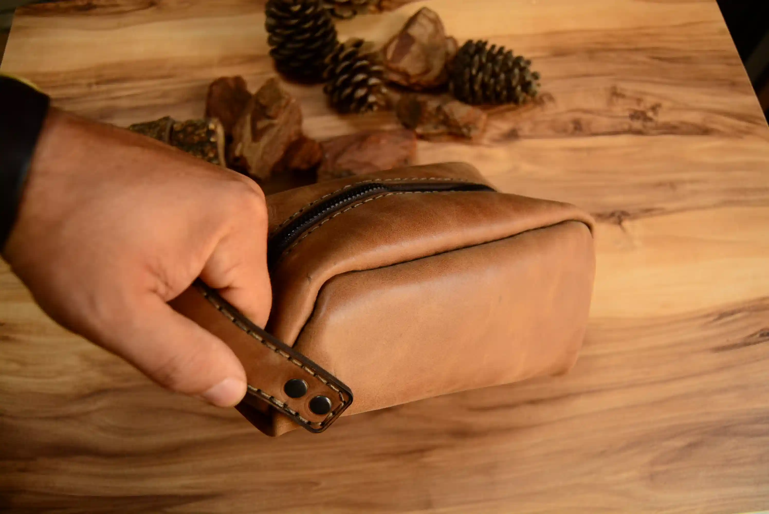 Dopp Kit V-4 Çanta Kompakt Tasarım Hakiki Deri El Yapımı