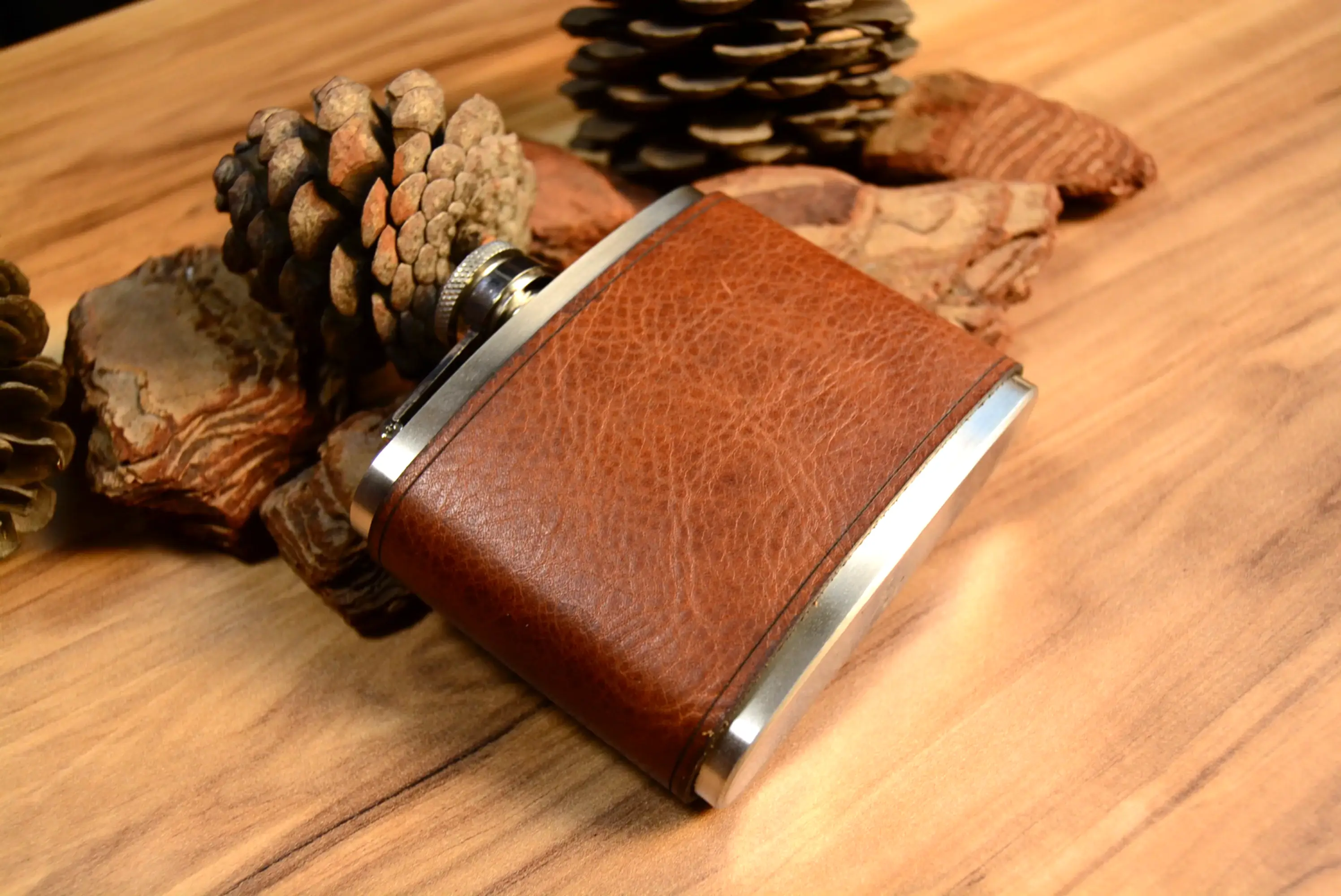 Deri Çelik Matara Hakiki Deri El Yapımı 5 Oz Kişiselleştirilebilir