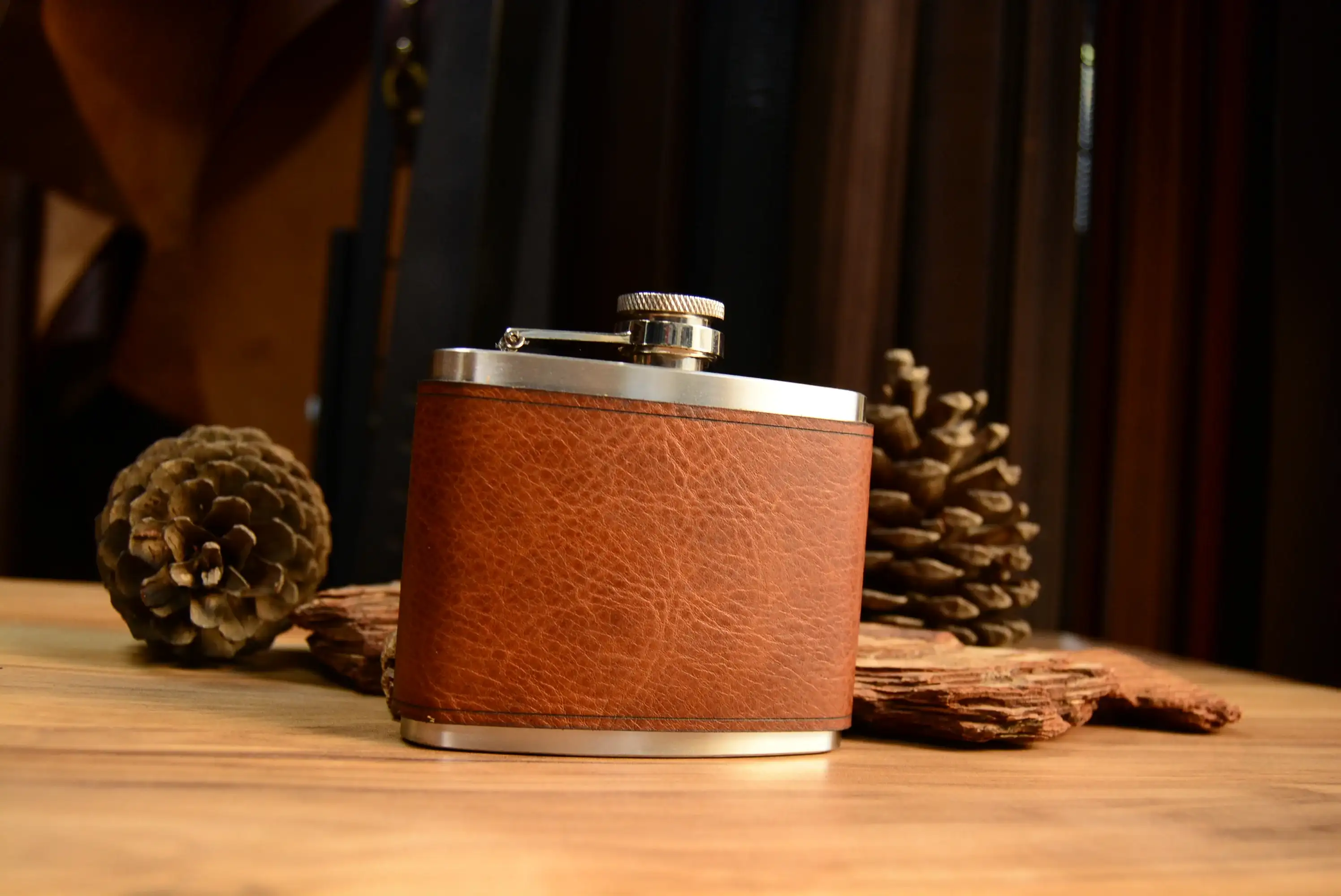 Deri Çelik Matara Hakiki Deri El Yapımı 5 Oz Kişiselleştirilebilir