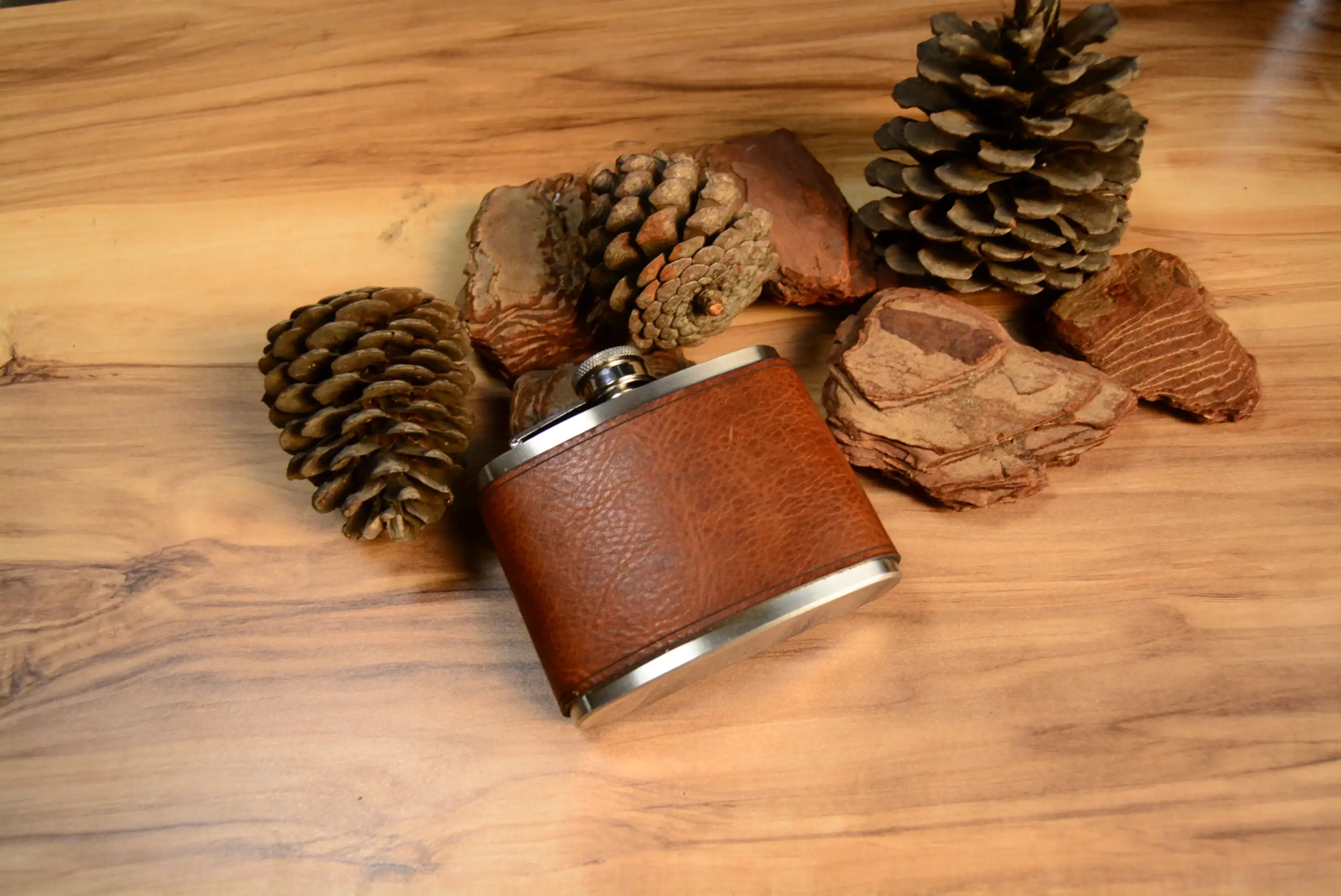 Deri Çelik Matara Hakiki Deri El Yapımı 5 Oz Kişiselleştirilebilir