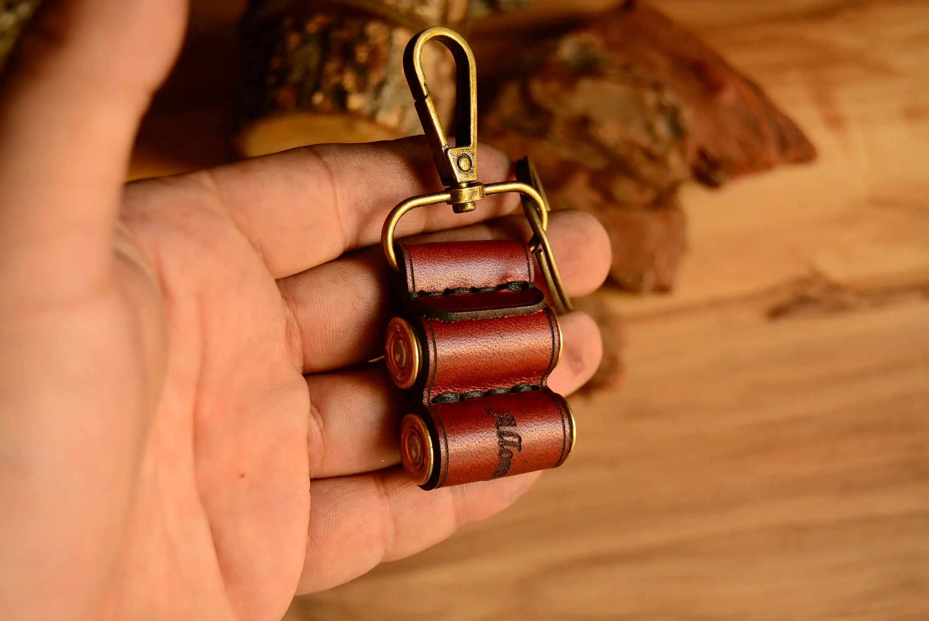 hakiki deri el yapimi çift fişek deri anahtarlık – gerçek kovan başlıklı, kancalı ve halkalı avcı tasarım anahtar organizer