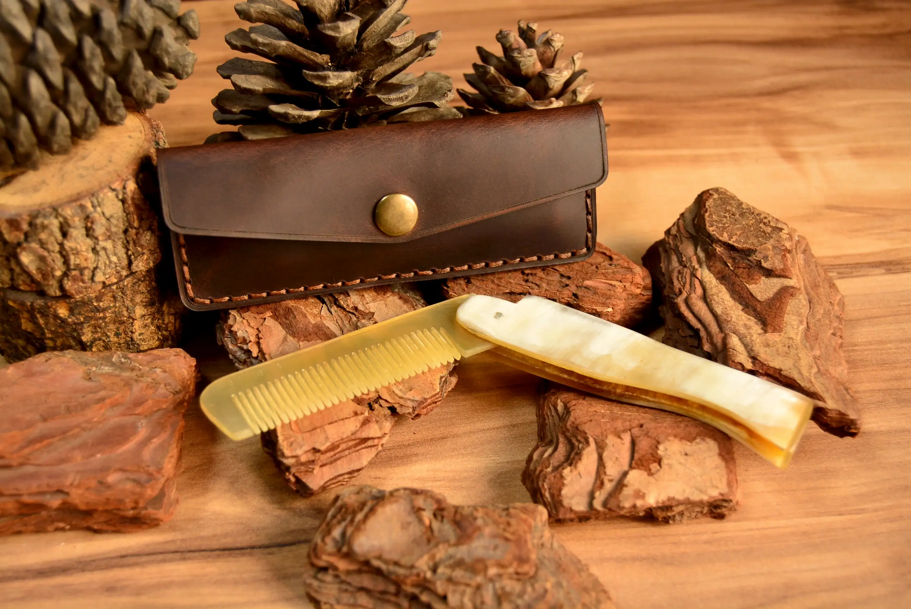 hakiki deri el yapimi deri kılıflı gerçek boynuz tarak