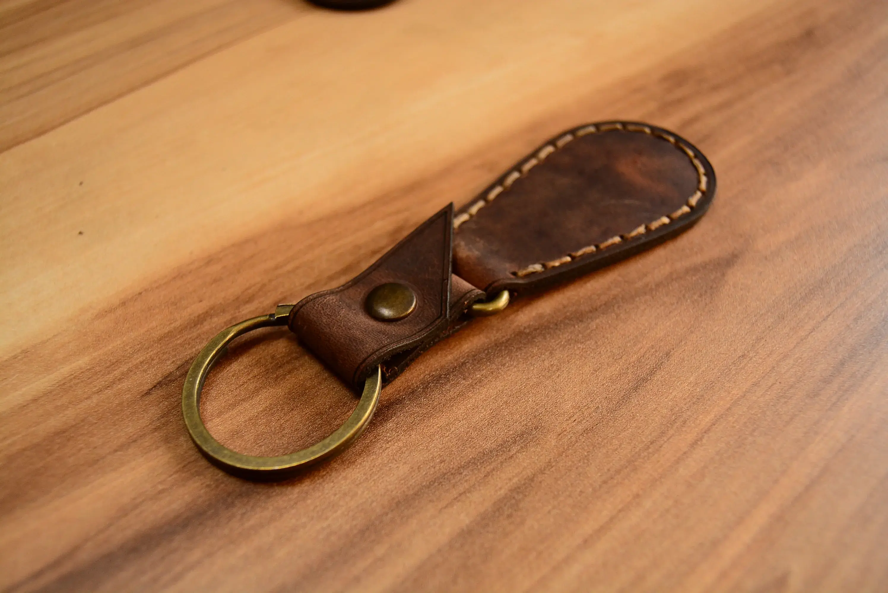 Klasik Deri Anahtarlık Hakiki Deri El Dikişi