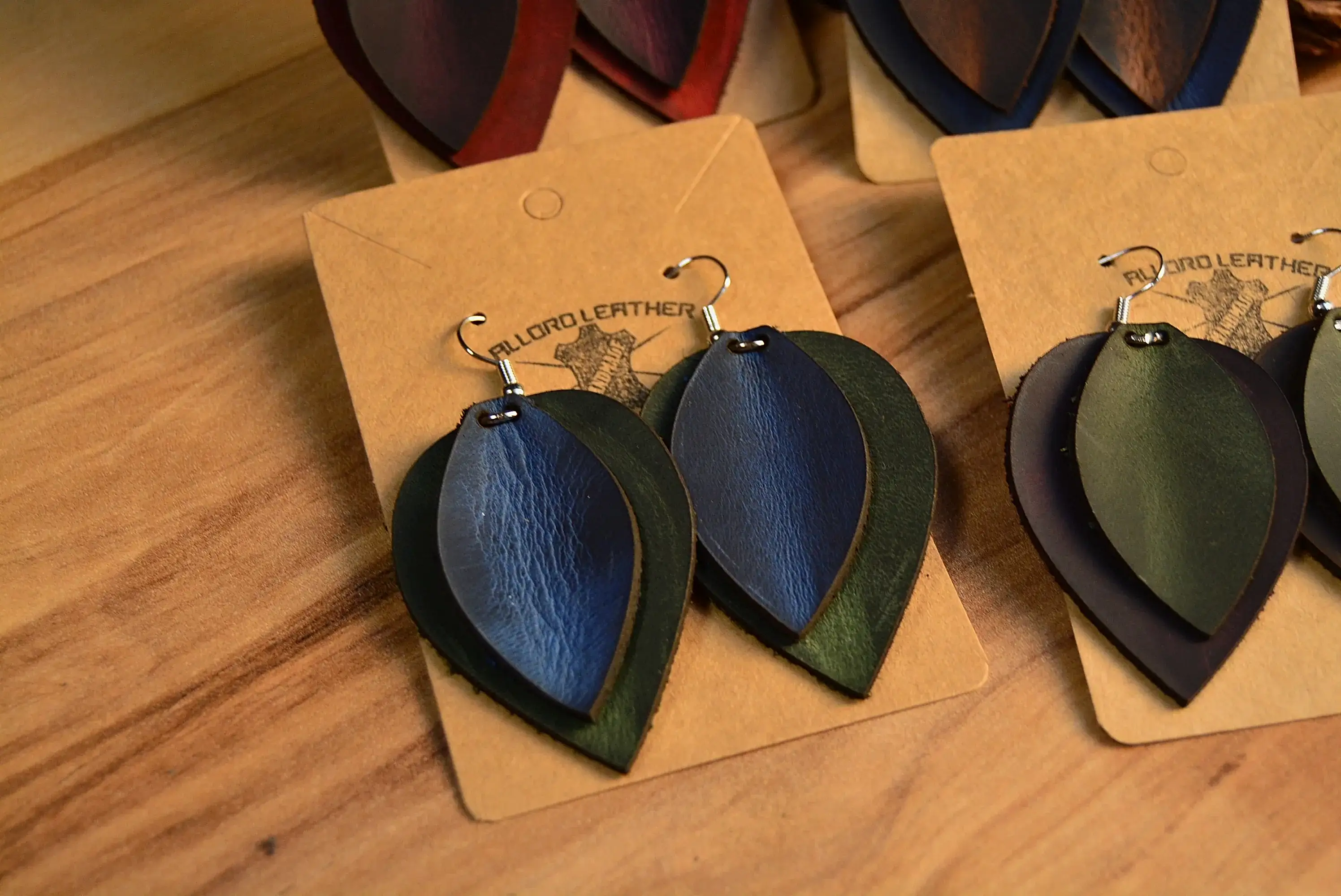 Hakiki Deri Küpe V-1 El Yapımı Katmanlı