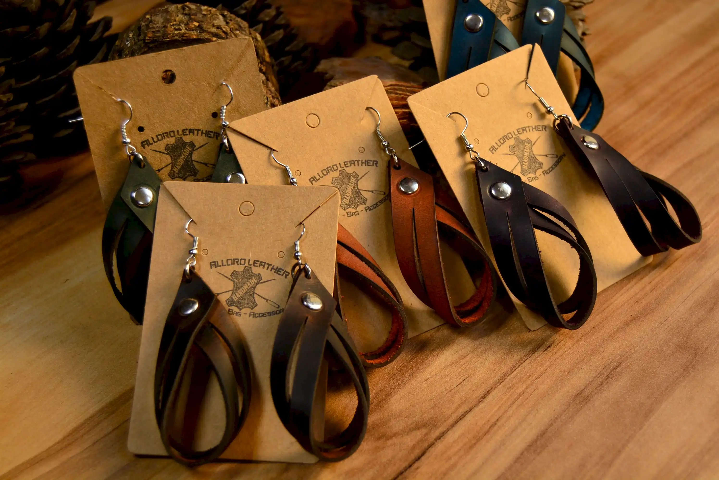 Deri Küpe V-2 El Yapımı Hakiki Deri Halka Form