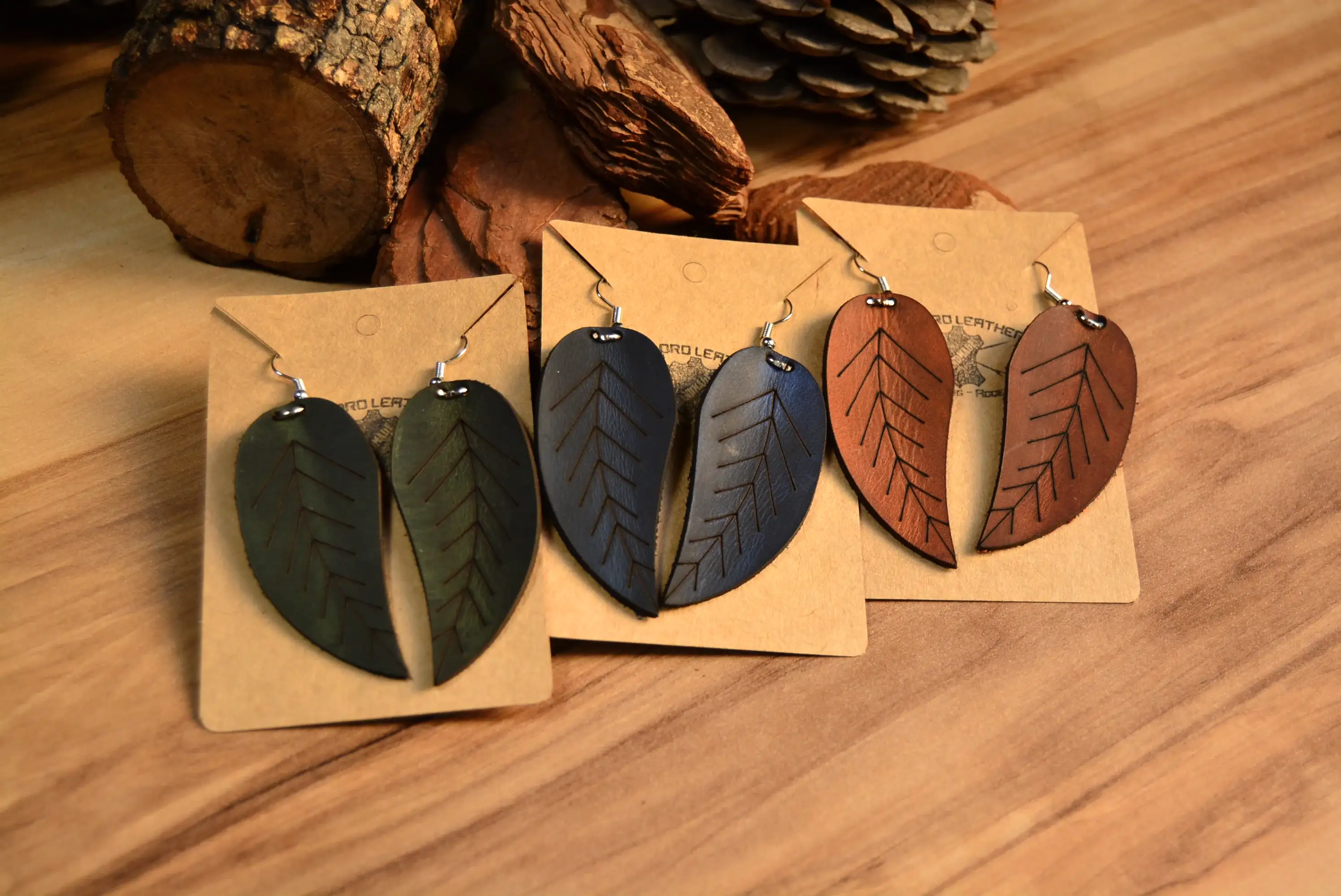 Deri Küpe V-4 Yaprak El Yapımı Hakiki Deri Desenli