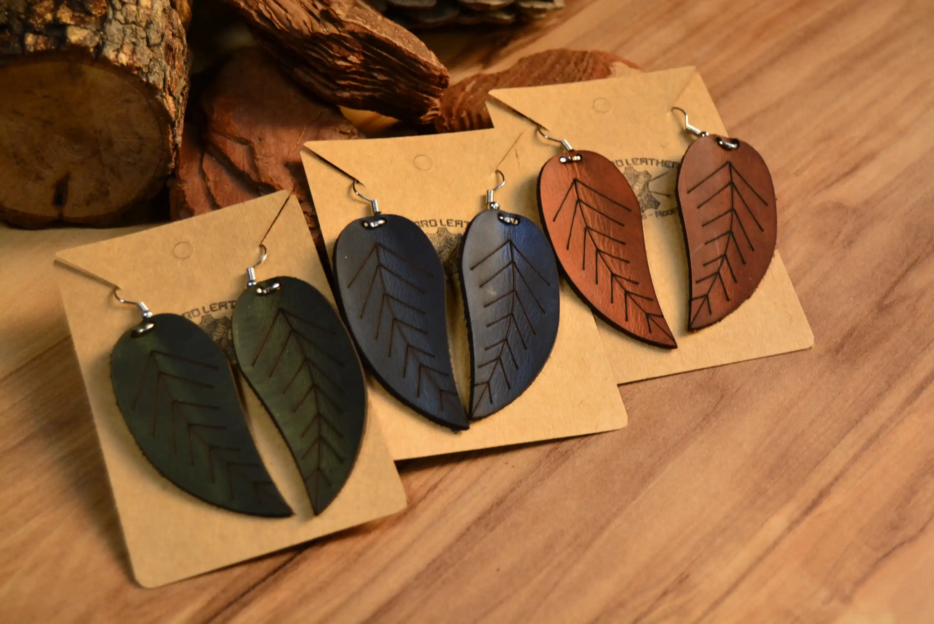 Deri Küpe V-4 Yaprak El Yapımı Hakiki Deri Desenli