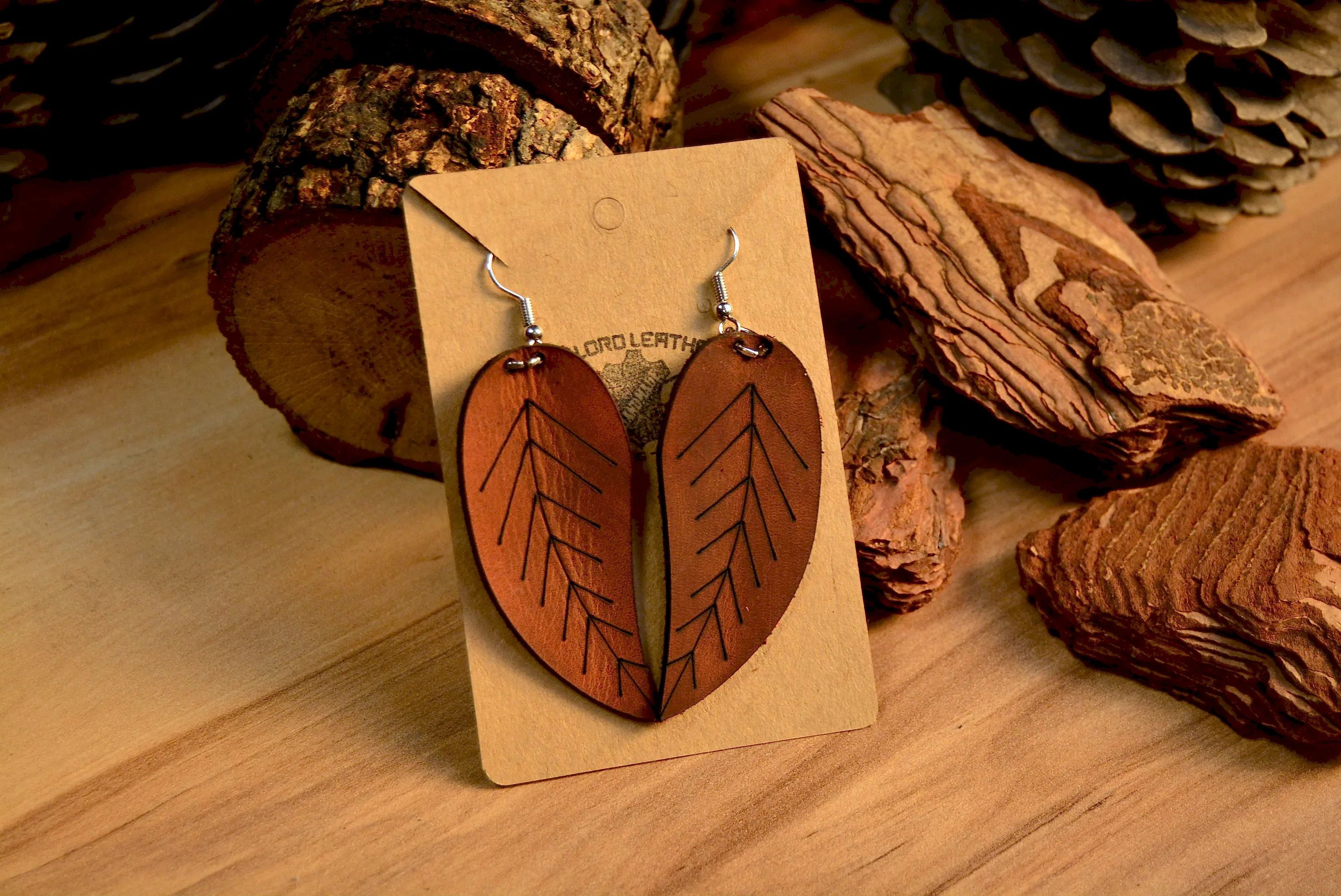 Deri Küpe V-4 Yaprak El Yapımı Hakiki Deri Desenli