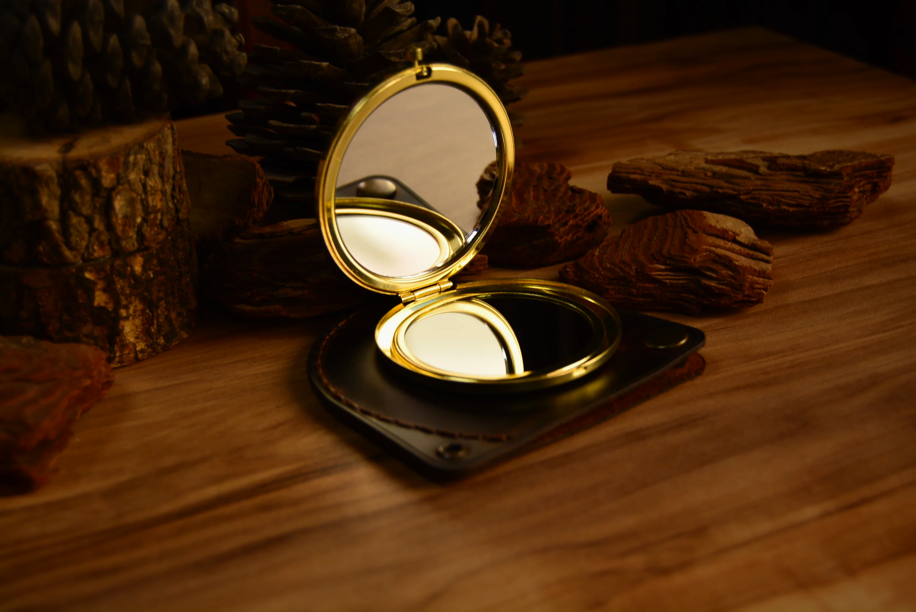 Hakiki Deri Kılıflı Cep Aynası El Yapımı Katlanabilir