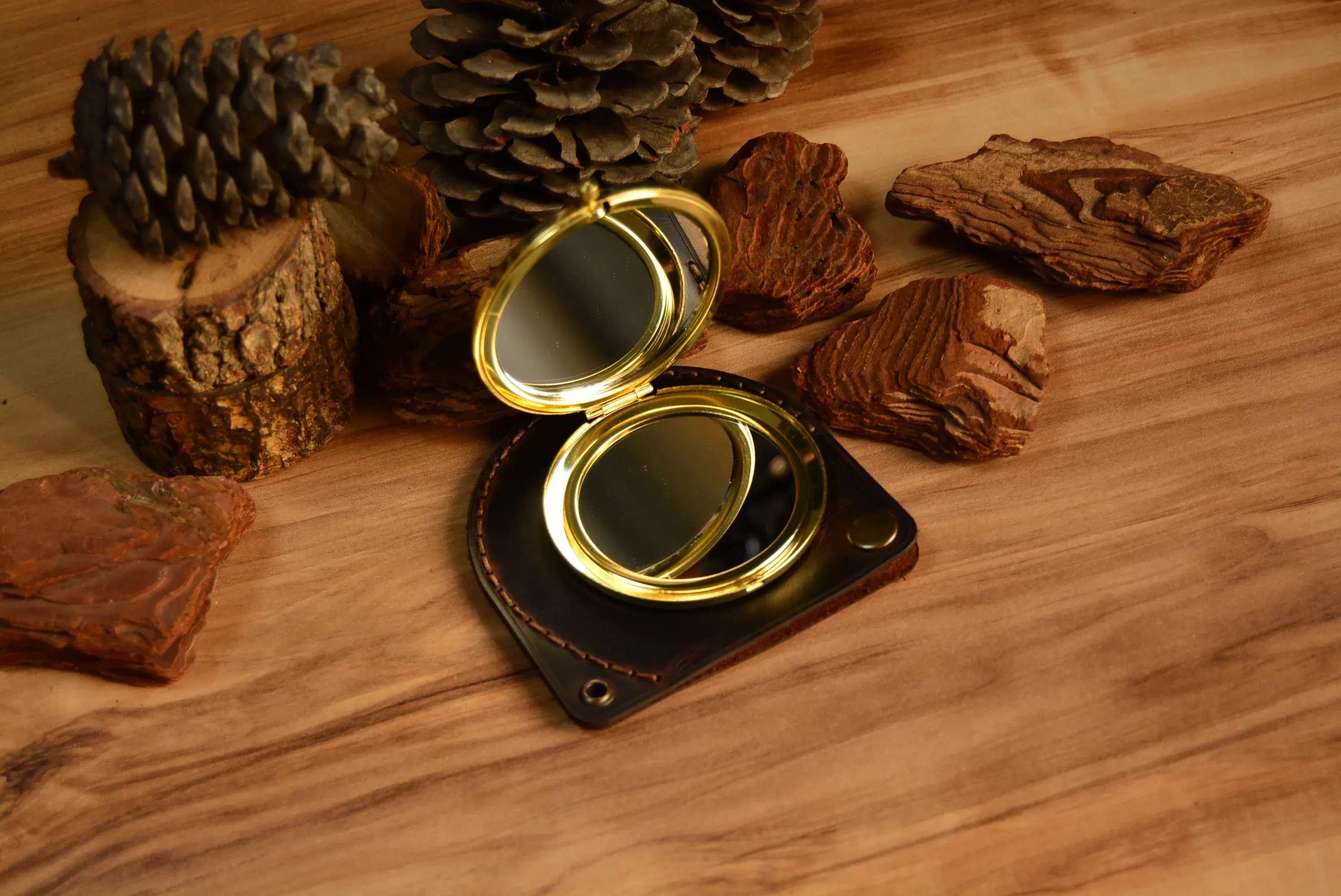 Hakiki Deri Kılıflı Cep Aynası El Yapımı Katlanabilir