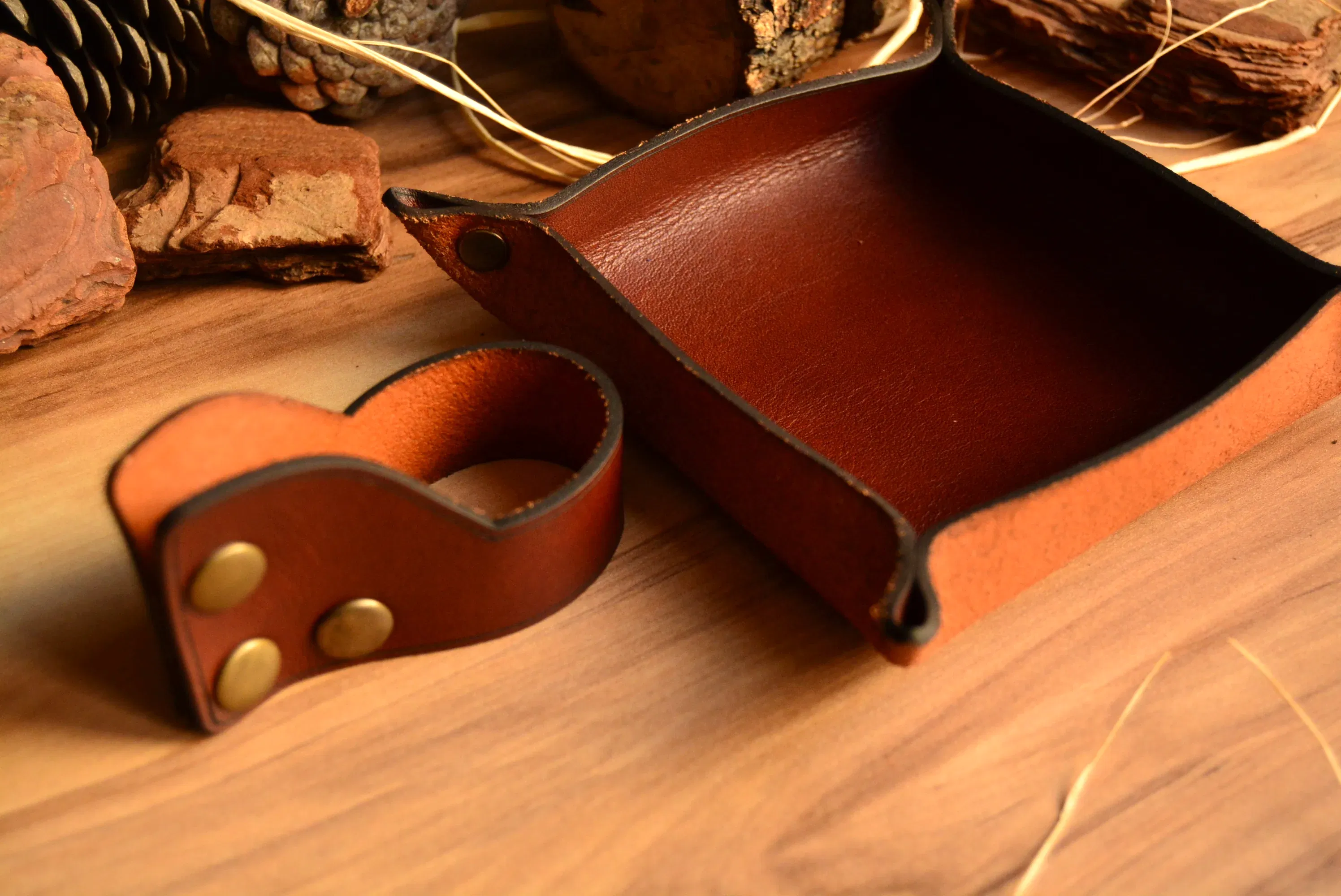 hakiki deri el yapimi pipo standı ve küllüğü deri