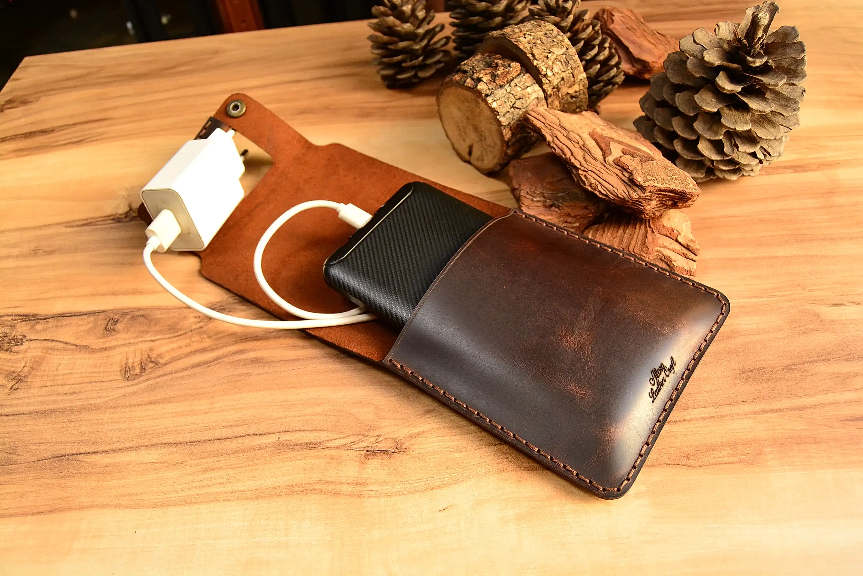 Deri Şarj Aleti Kılıfı Hakiki Deri El Yapımı Askılı