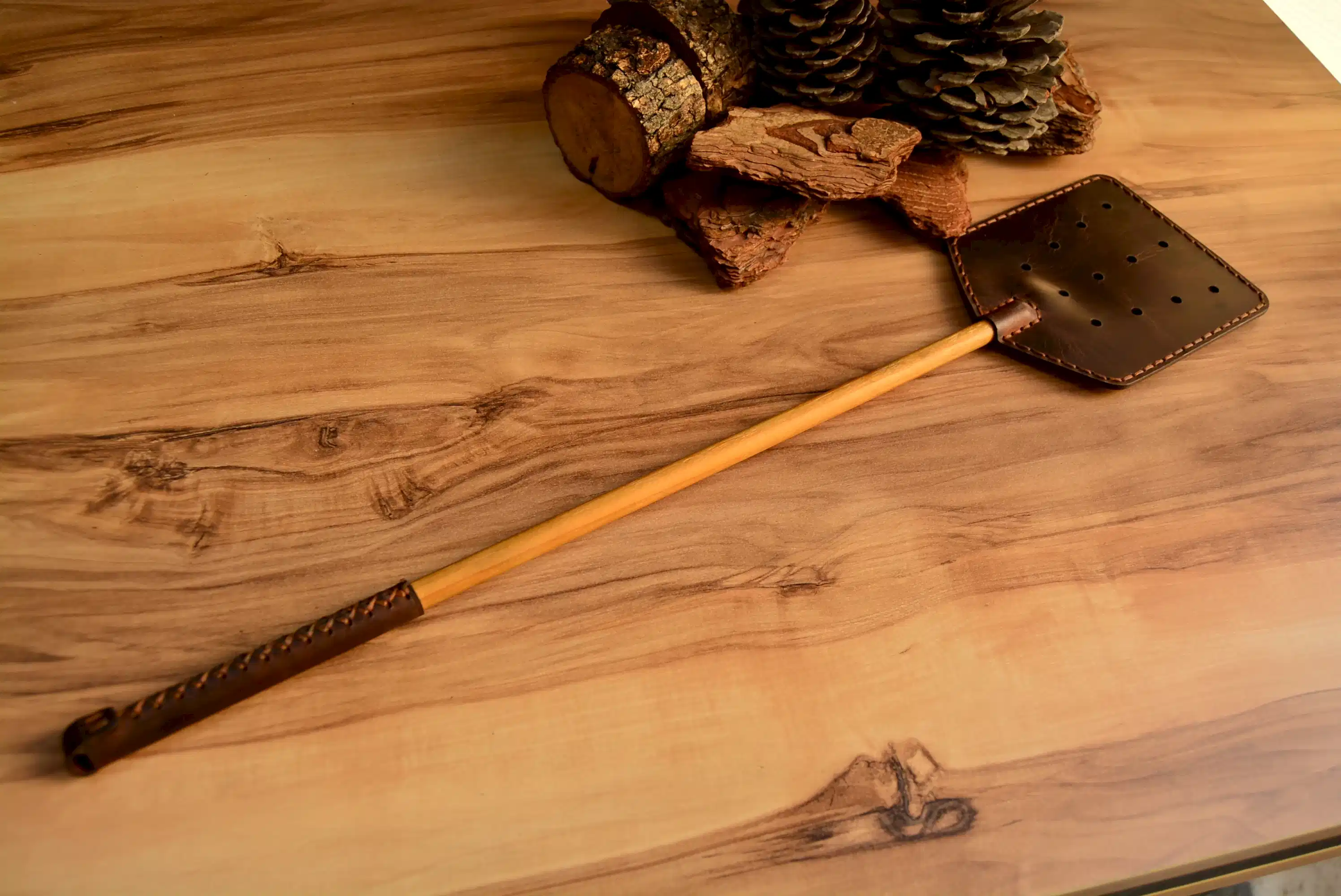 Deri Sinek Sopası Hakiki Deri El Yapımı Ahşap Saplı (Fly Swatter)