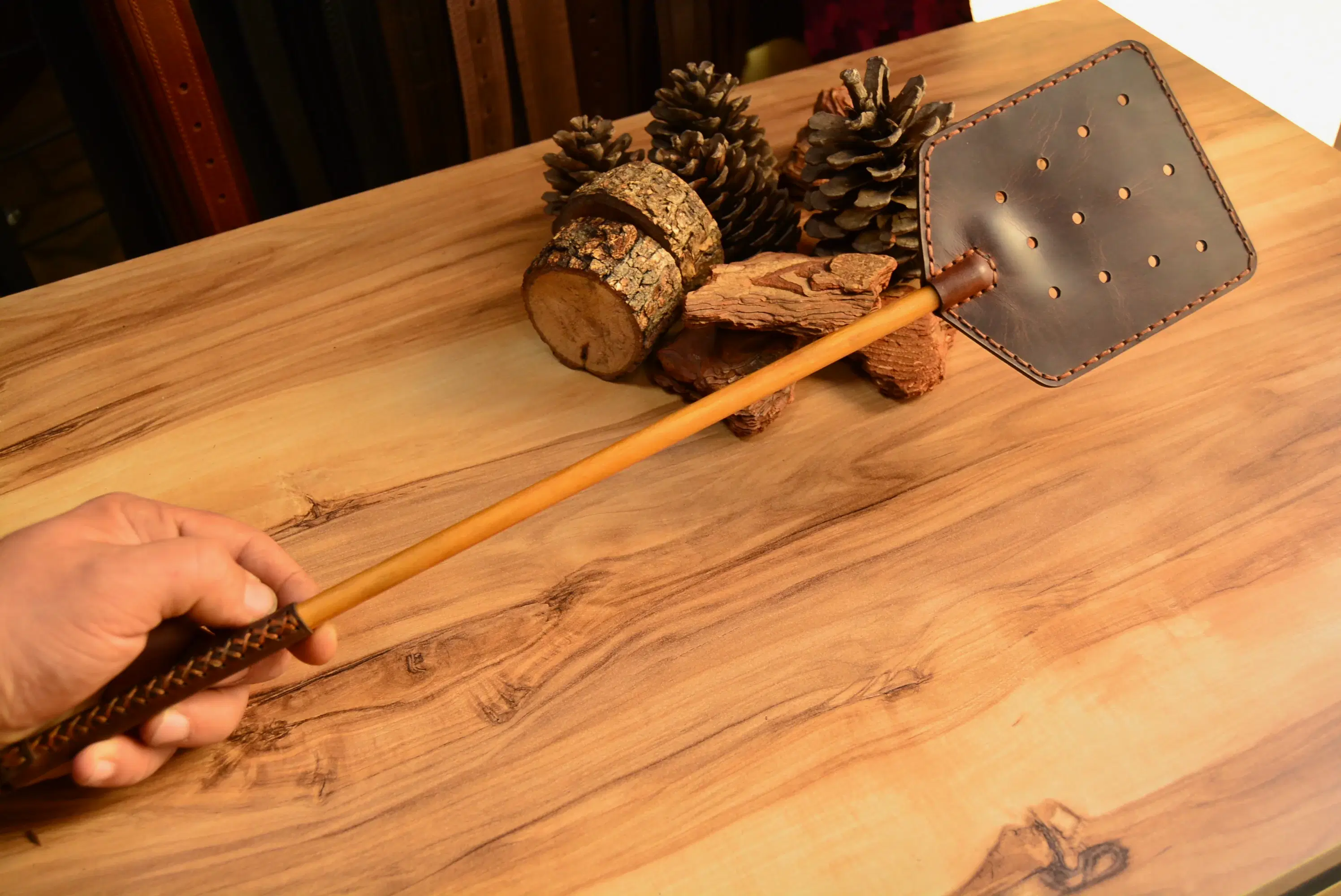 Deri Sinek Sopası Hakiki Deri El Yapımı Ahşap Saplı (Fly Swatter)