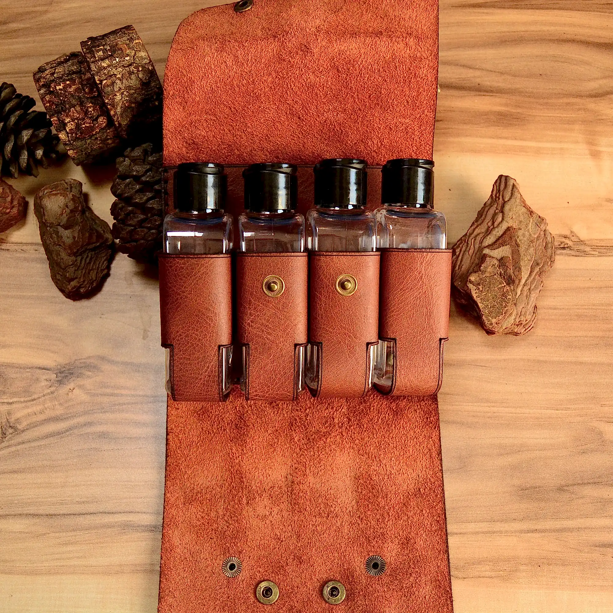 Temizlik Ürünleri El Çantası Deri El Yapımı 4’lü Set Deri Kamp & Piknik Seti