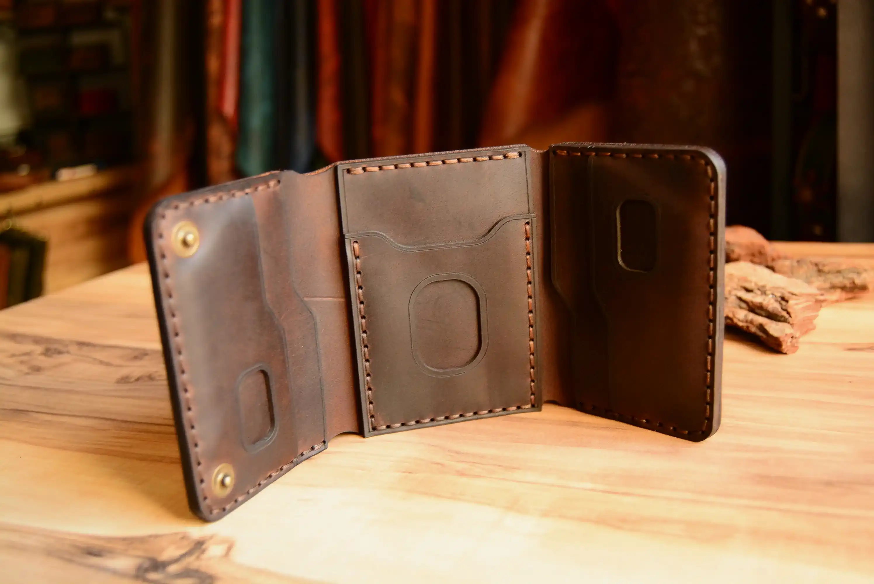 Urea Cüzdan Trifold Çıtçıtlı Tasarım Hakiki Deri El Yapımı