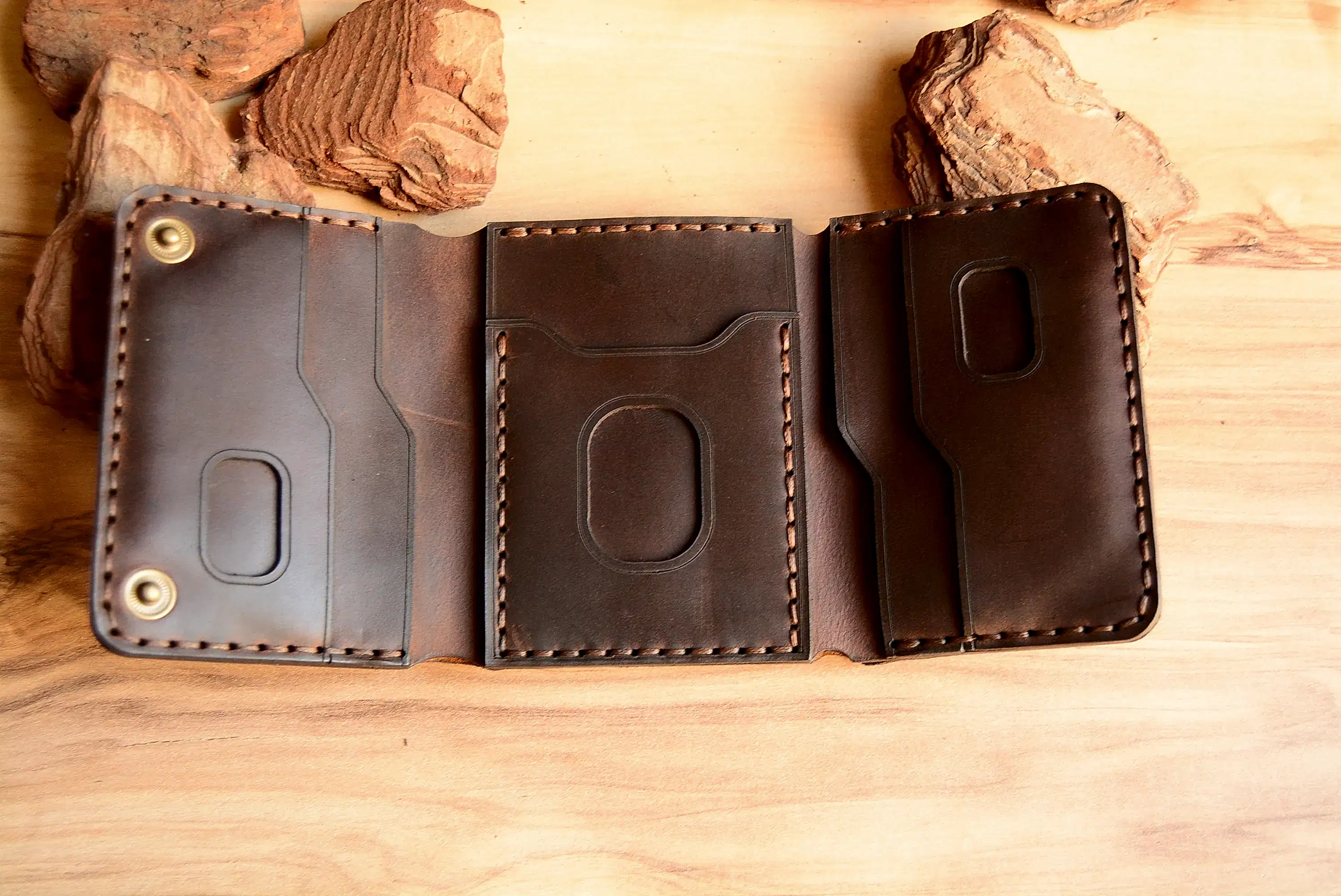 Urea Cüzdan Trifold Çıtçıtlı Tasarım Hakiki Deri El Yapımı